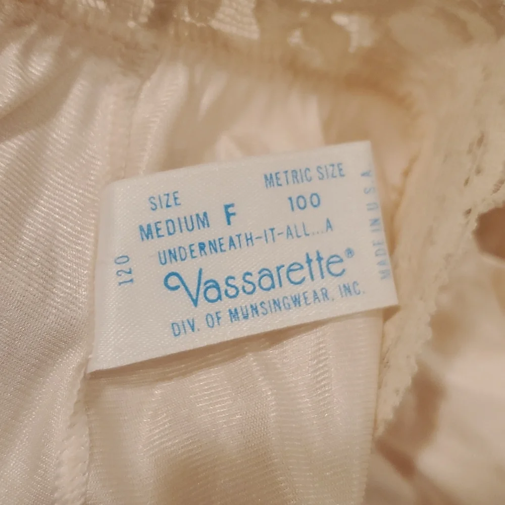 Vintage Vassarette Lace Elastic Waist Nylon Half Slip Size M
